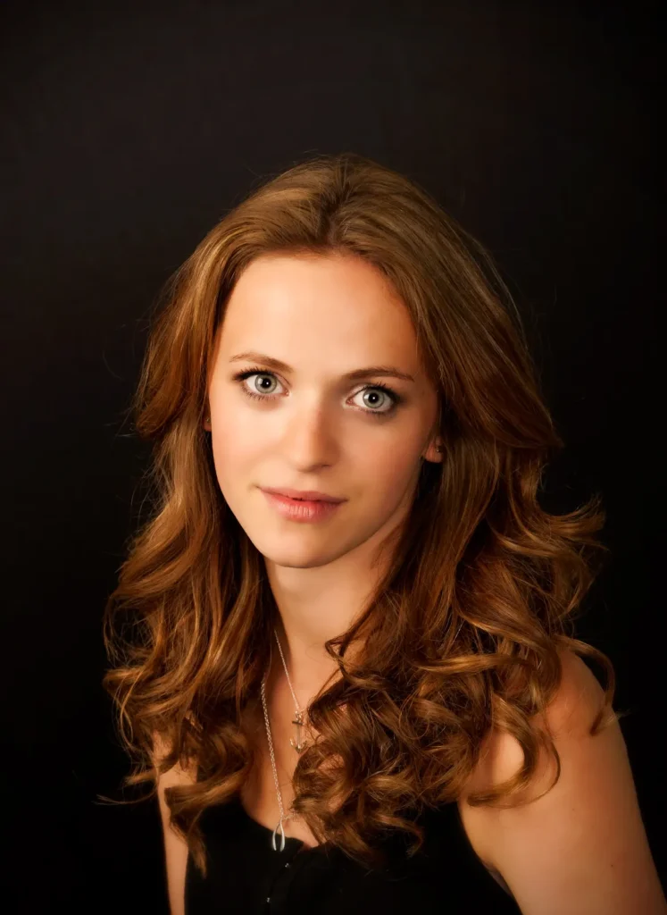 Lucinda Dryzek Biography: Ethnicity, Boyfriend, Age, Height, Net Worth, Movies, TV Shows, Parents, Instagram