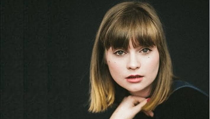 Lola Petticrew Biography: Awards, Net Worth, Fiancé, Age, Height, Parents, Siblings, Instagram, Movies & TV Shows
