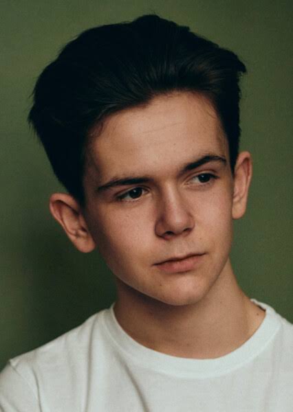 Oaklee Pendergast Biography: Age, Net Worth, Height, Movies, Siblings, Girlfriend, Awards, Instagram