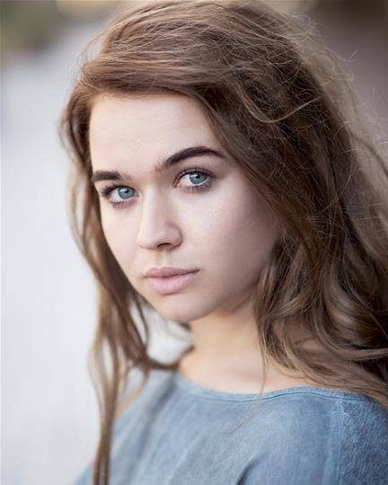Megan Cusack Biography: Age, TV Shows, Parents, Height, Net Worth, Boyfriend, Movies, Instagram
