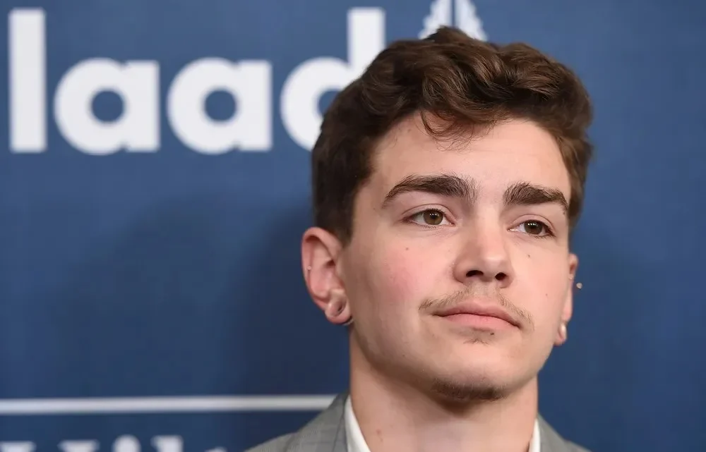 Elliot Fletcher Biography: Spouse, Parents, Age, Height, Movies, Net Worth, TV Shows, Ethnicity