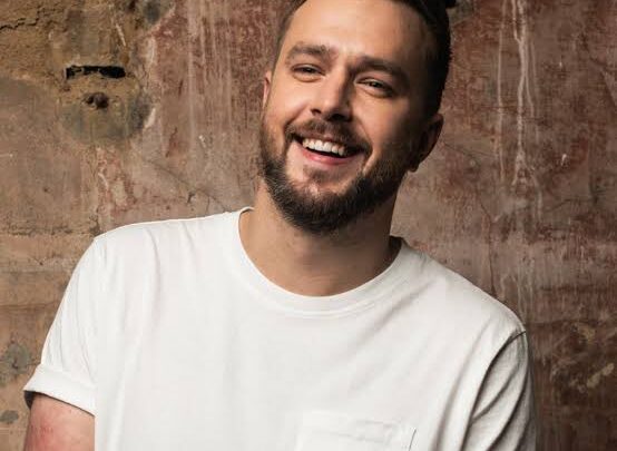 Iain Stirling Biography: Height, Ethnicity, Books, Parents, Wife, Net Worth, Age, Awards