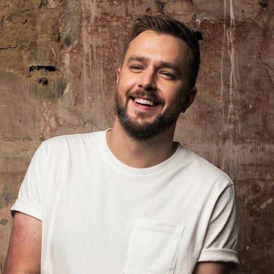 Iain Stirling Biography: Height, Ethnicity, Books, Parents, Wife, Net Worth, Age, Awards