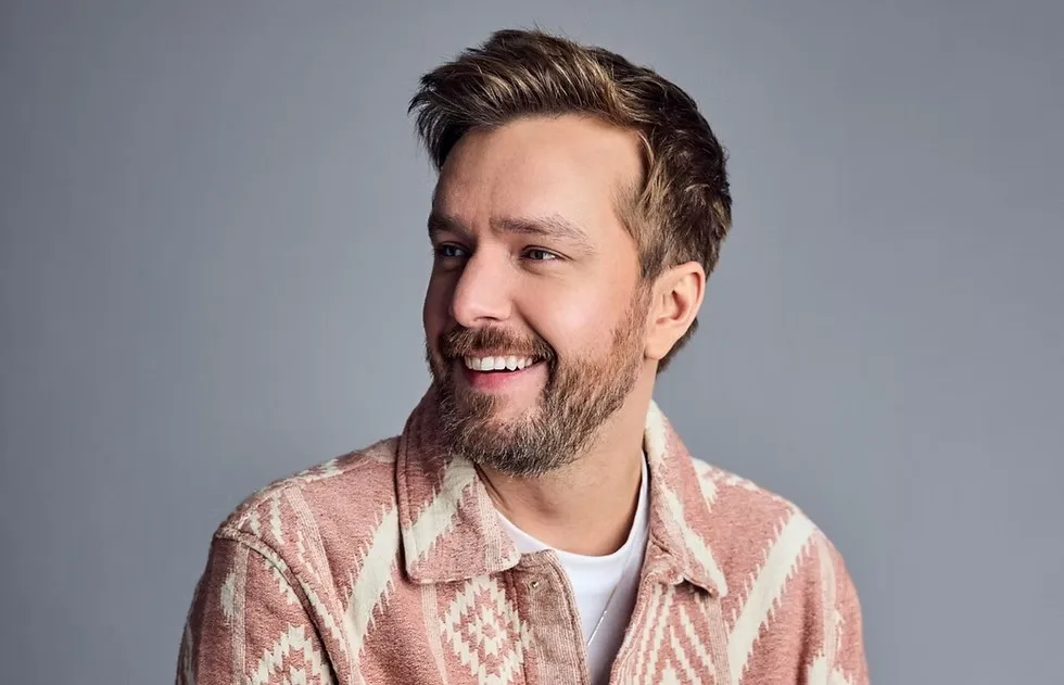 Iain Stirling - Biography