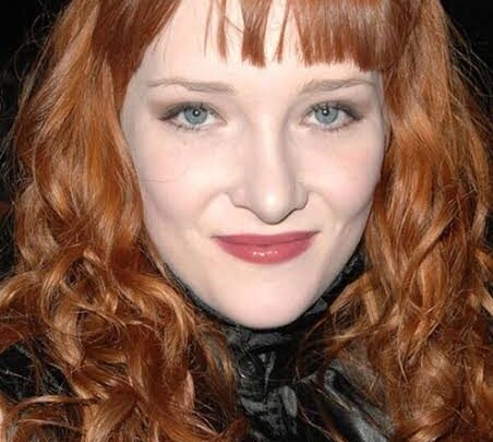 Scarlett Pomers Biography: Awards, Height, Movies, Parents, Net Worth, Age, Songs, Boyfriend, Instagram