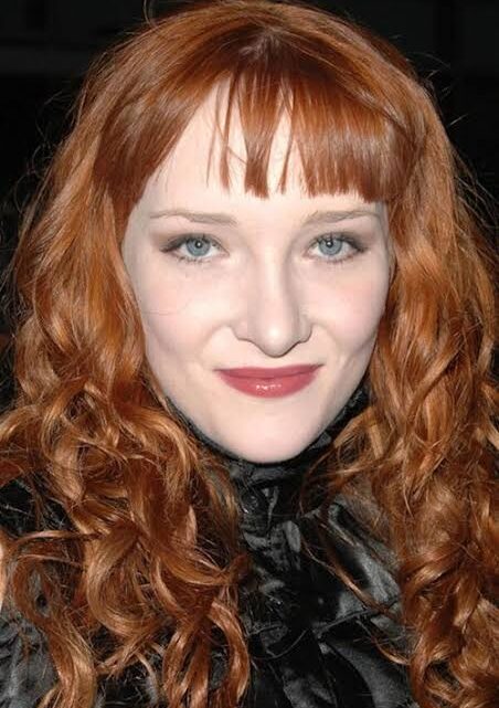 Scarlett Pomers Biography: Awards, Height, Movies, Parents, Net Worth, Age, Songs, Boyfriend, Instagram