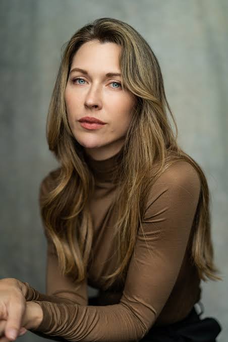 Margo Stilley - Biography