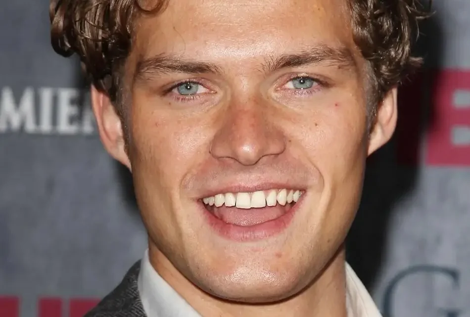 Finn Jones Biography: Awards, Height, Movies, Net Worth, Age, Religion, Girlfriend, Ethnicity