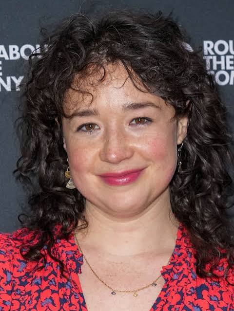 Sarah Steele - Biography
