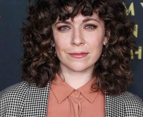 Jen Tullock Biography: Net Worth, Parents, Ethnicity, Religion, Movies, Awards, Partner, Age, Height
