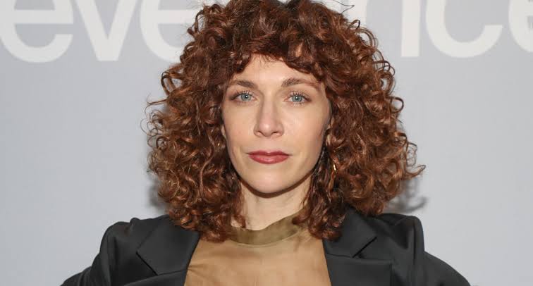 Jen Tullock - Biography