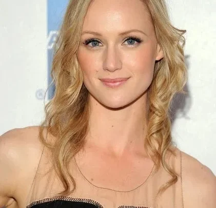 Kerry Bishé Biography:  Husband, Ethnicity, Net Worth, Movies, Awards, Religion, Age, Height, Instagram