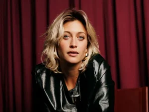 Julia Ragnarsson - Biography