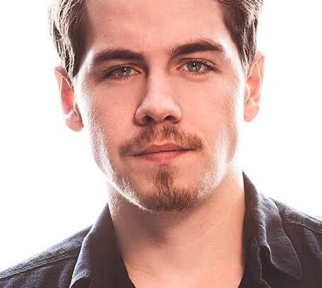 Munro Chambers Biography: Wife, Age, Height, Net Worth, Parents, Movies, Kids, TV Shows, Awards, Ethnicity