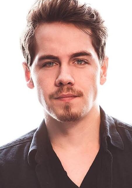 Munro Chambers Biography: Wife, Age, Height, Net Worth, Parents, Movies, Kids, TV Shows, Awards, Ethnicity