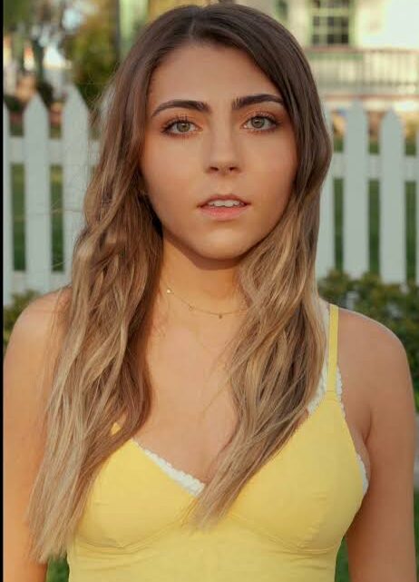 Jada Facer Biography: Net Worth, Songs, Height, Age, Parents, YouTube, Movies, Awards