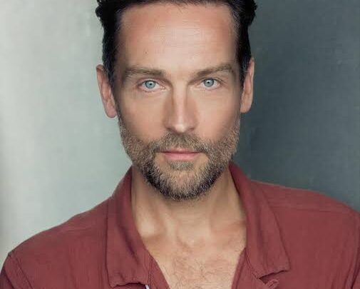 Tom Mison Bio: Wife, Height, Net Worth, Age, Movies, Awards, Parents, Ethnicity