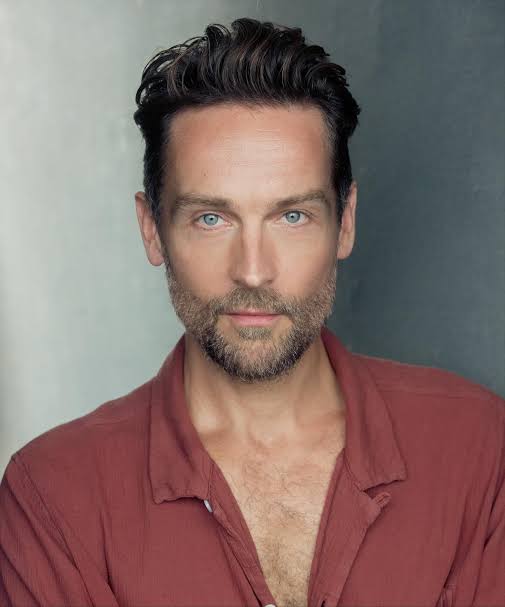 Tom Mison Bio: Wife, Height, Net Worth, Age, Movies, Awards, Parents, Ethnicity
