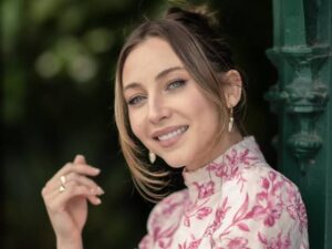 Mavournee Hazel - Biography