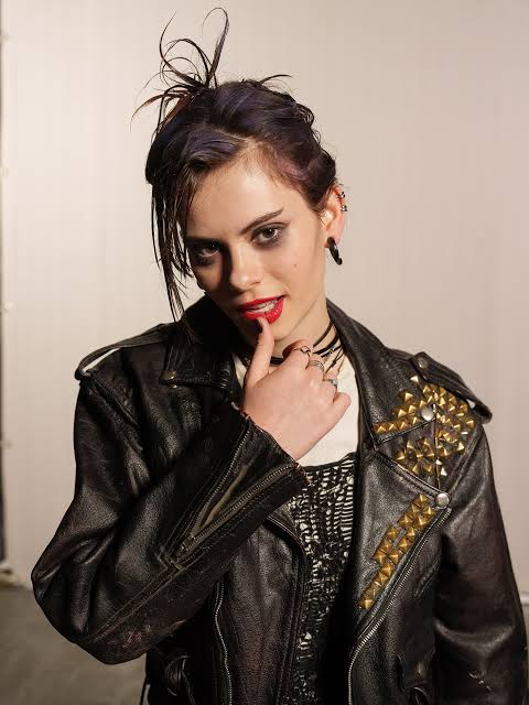 Lou Lou Safran Biography: Age, Height, Net Worth, Boyfriend, Songs, Movies, Parents, Ethnicity