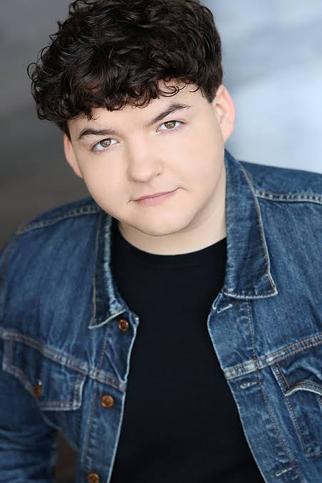 Aedin Mincks - Biography