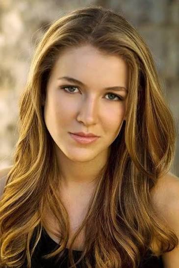 Nathalia Ramos Biography: Husband, Net Worth, Age, Movies, Awards, Children, Parents, Ethnicity