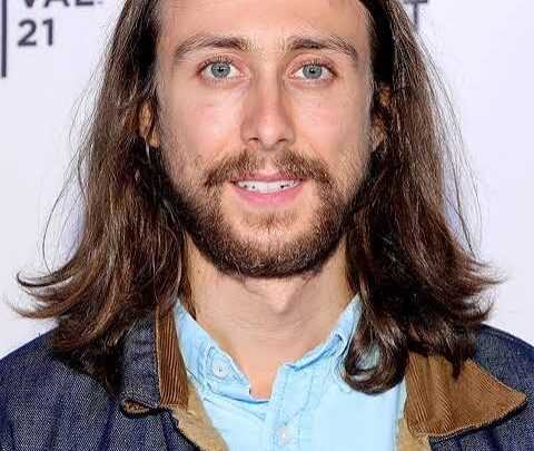 Owen Campbell Biography: Age, Net Worth, Girlfriend, Children, Songs, Awards, Ethnicity, Instagram