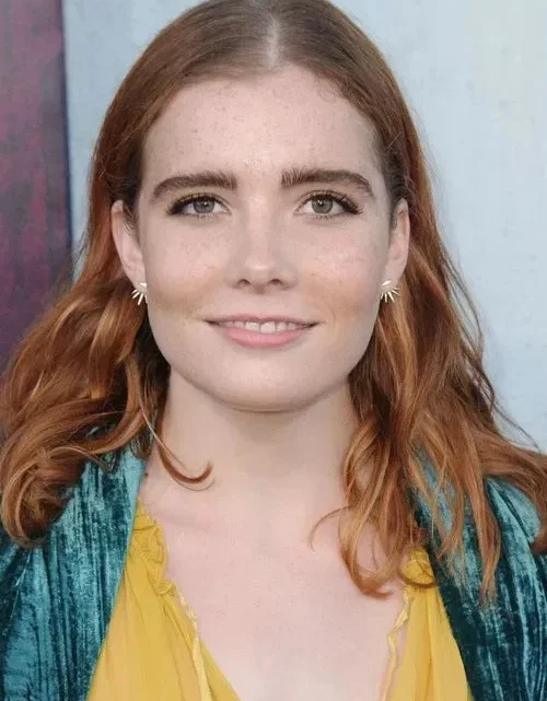 Elise Eberle Biography: Awards, Age, Net Worth, Height, Parents, TV Shows, Ethnicity, Boyfriend