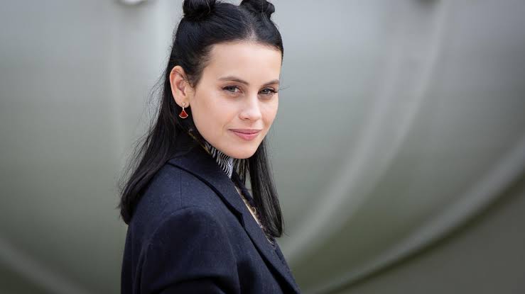 Milena Smit - Biography