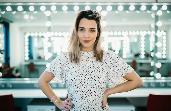 Erin Armstrong - Biography