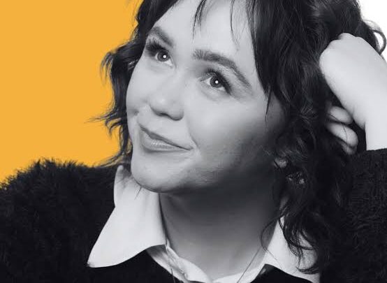 Emily Skeggs Biography: Net Worth, Parents, Boyfriend, Movies, Age, Height, Siblings, Songs, Twitter, Concerts