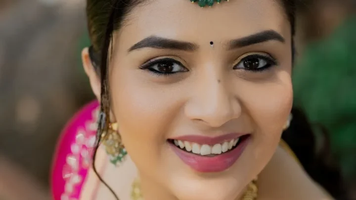 Sreemukhi Biography: Movies & TV Shows, Net Worth, Age, Height, Boyfriend, Religion, Parents, Instagram