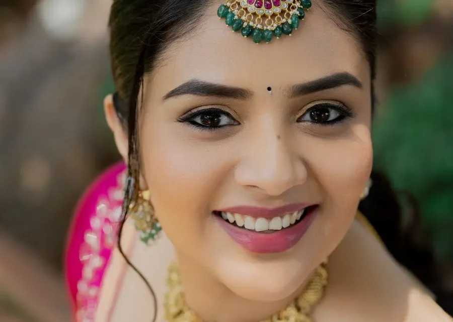 Sreemukhi Biography: Movies & TV Shows, Net Worth, Age, Height, Boyfriend, Religion, Parents, Instagram
