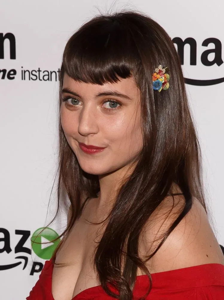 Hannah Dunne - Biography