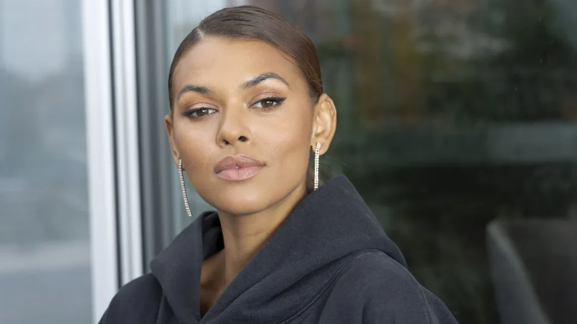 Alexandra Joner Bio: Age, Height, Net Worth, Boyfriend, Parents, Songs