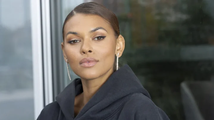 Alexandra Joner Bio: Age, Height, Net Worth, Boyfriend, Parents, Songs