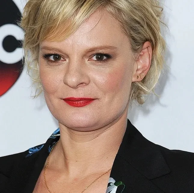Martha Plimpton Biography: Ex-boyfriend, Net Worth, Age, Height, Movies, Awards