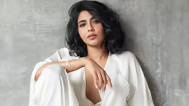 Aishwarya Lekshmi Biography: Partner, Modelling, Age, Net Worth, Height, Parents, Movies, Education, Instagram