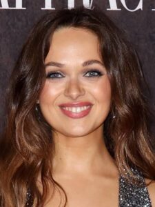 Alyssa Jirrels Biography: Age, Height, Parents, Net Worth, Movies & TV Shows, Boyfriend, Husband - Biography