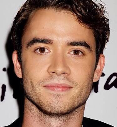 Jamie Blackley Biography: Movies & TV Shows, Ex-Girlfriend, Age, Height, Net Worth, Parents, Awards, Instagram