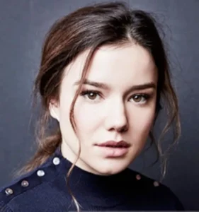 Hanna Mangan-Lawrence - Biography