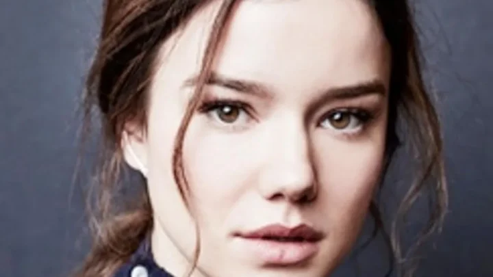 Hanna Mangan-Lawrence Biography: Movies & TV Shows, Net Worth, Parents, Husband, Age, Height, Siblings, Instagram, Awards