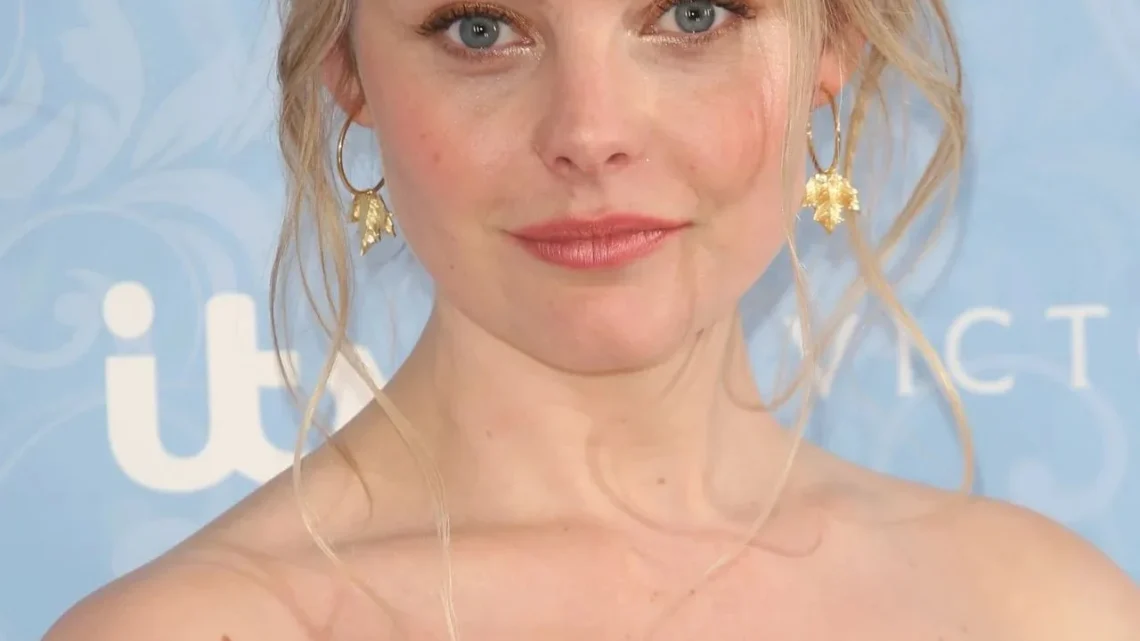 Nell Hudson Biography: Husband, Books, Movies, Net Worth, Awards, Age