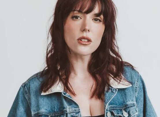 Amber Lee Connors Biography: Awards, Husband, Net Worth, Age, Songs, Ethnicity, Religion
