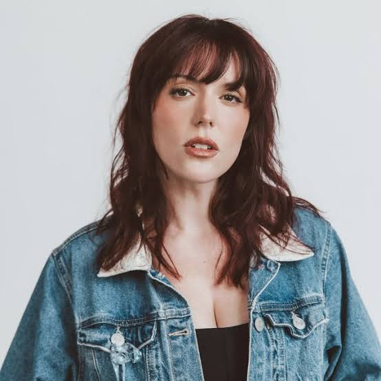 Amber Lee Connors Biography: Awards, Husband, Net Worth, Age, Songs, Ethnicity, Religion