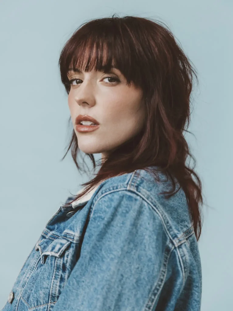Amber Lee Connors - Biography