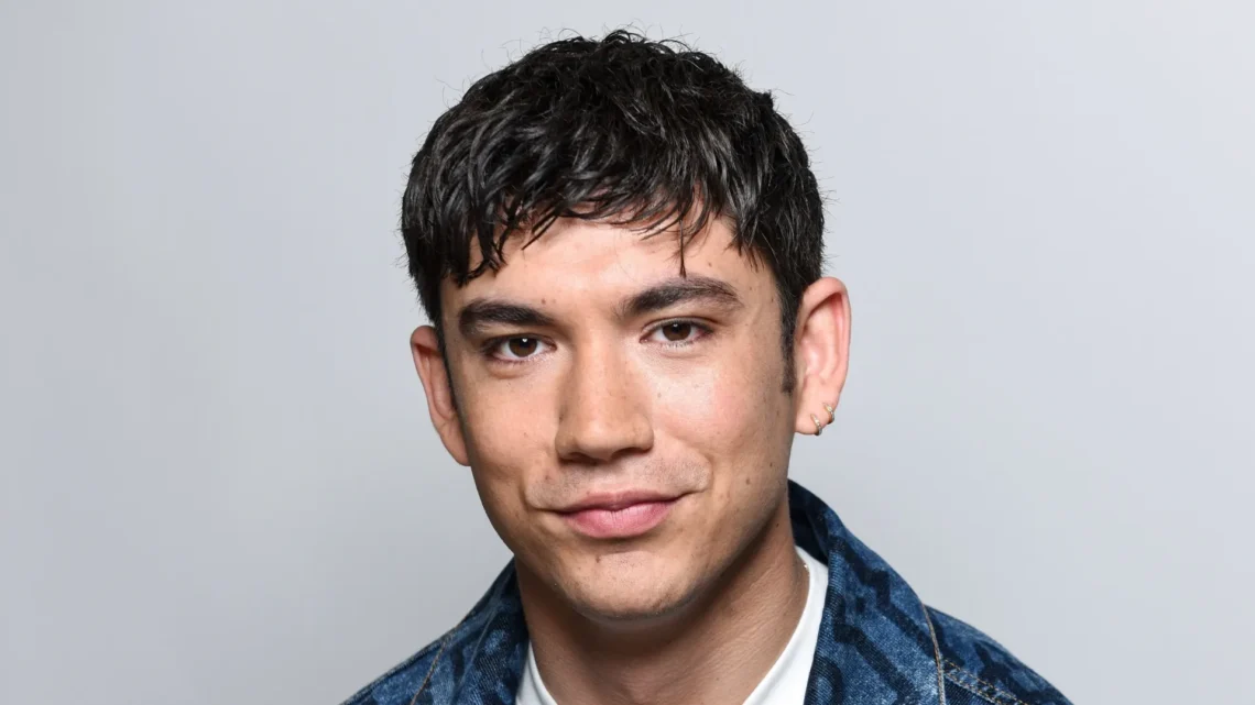 Archie Renaux Biography: Height, Net Worth, Age, Movies, Girlfriend, Children, Ethnicity