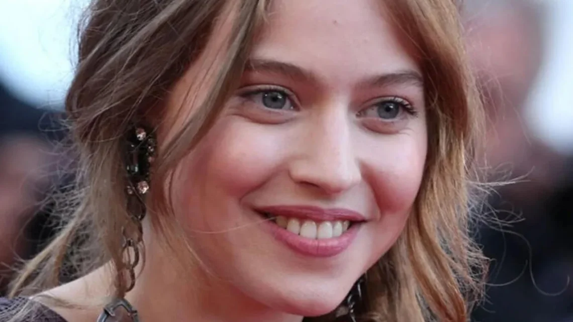 Lou de Laâge Biography: Facebook, Net Worth, Parents, Age, Height, Movies, Boyfriend, Nationality
