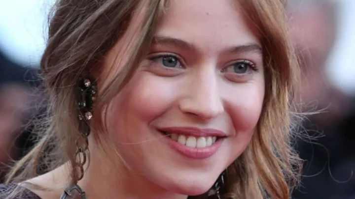 Lou de Laâge Biography: Facebook, Net Worth, Parents, Age, Height, Movies, Boyfriend, Nationality