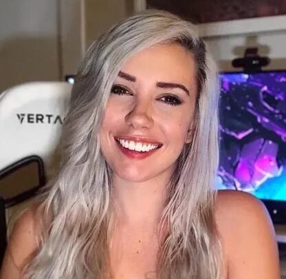 Alanah Pearce Biography: Boyfriend, Movies, Net Worth, Ethnicity, Books, Awards, Height, Age